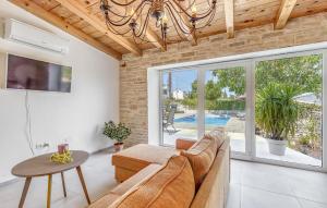 3 Bedroom Beautiful Home In Kanfanar 