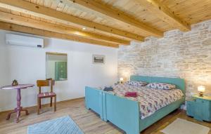 3 Bedroom Beautiful Home In Kanfanar 