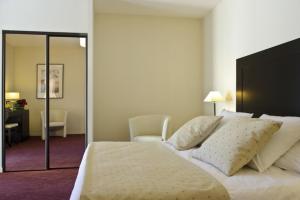 Hotels Hotel Burgevin : photos des chambres