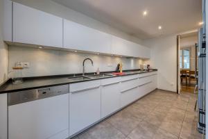 Maisons d'hotes Bedroom 1 - Elegance & Comfort - COLIVING Historic House : photos des chambres