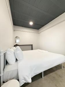 Yellow Place Sukhumvit 2 - BTS Nana xPro