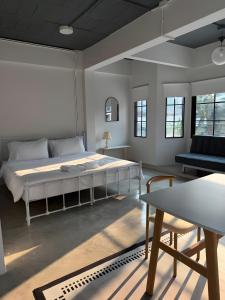 Yellow Place Sukhumvit 2 - BTS Nana xPro