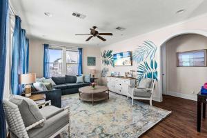 Sand to Sea Beachfront 3BR, Direct Access, Outdoor Bar & Grill