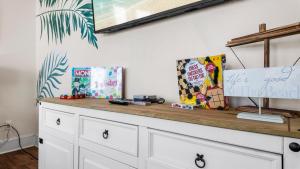 Sand to Sea Beachfront 3BR, Direct Access, Outdoor Bar & Grill