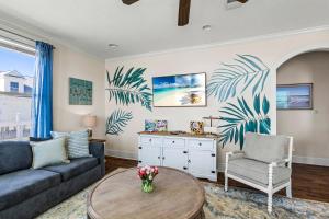Sand to Sea Beachfront 3BR, Direct Access, Outdoor Bar & Grill