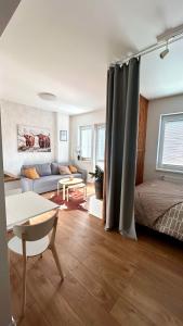 Comfy studio, private parking, smart check in