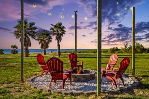 Sea Height Spacious 4BR Getaway! Gulf Views & Gameroom Fun