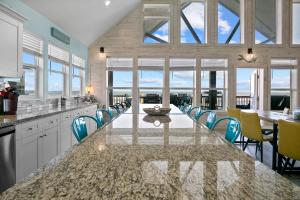 Serenity by Bolivar Vacations! Beachfront & Gameroom