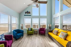 Shenanigans! Beachfront & HotTub