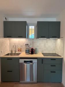 T3 Vue mer les pieds dans leau, piscine, clim