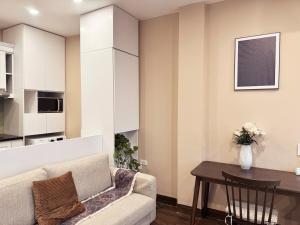 Cozy home-West lake front-Amazing view