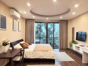 Cozy home-West lake front-Amazing view