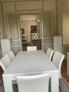 Villas Beautiful Master House Louhans center : photos des chambres