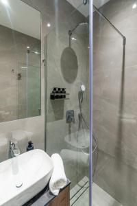 Suite Stay at 4 Apartment & Rooms