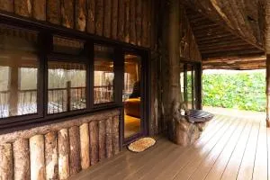 Tree House - Luxury Riverside Escape! - 乌波斯顿