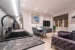 Suite Stay at 4 Apartment & Rooms