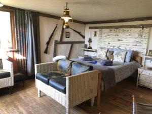 FoxesDen, Unique Eco Cabin, Dartmoor views