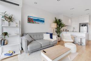 Takapuna Central Stylish 2BR Carpark Pool Aircon