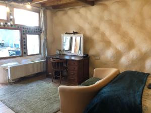 Rabbits 1or 2 bedroom hobbit style hillset earthen dartmoor eco home