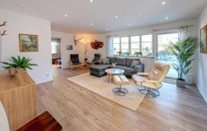 Gorgeous Home In Eslöv With Wifi