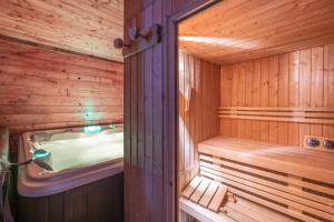 Alpe Two - Sea and Mountain Pleasure 12P- Pieds des Pistes- Centre - Jacuzzi - Sauna - 5 Chambres - 5 Salle de bains