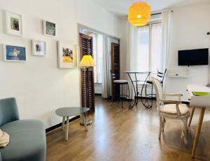 Appartements Souleiado St Remy centre Tout Confort : Appartement Deluxe