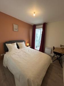 Appartements Large bright T4, tram, parking : photos des chambres