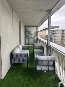 Appartements Large bright T4, tram, parking : Appartement 3 Chambres