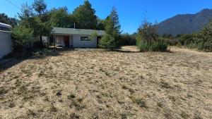 Amplia casa y sitio, lado aeropuerto, 4D, 2B