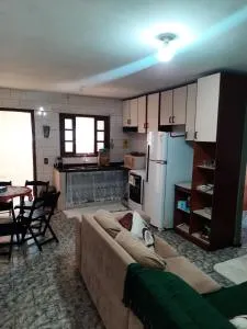 Amplo apartamento próximo ao mar, Praia de Leste - بالنياريو برايا دو ليشتي