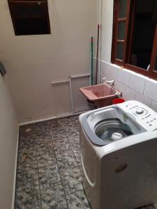 Amplo apartamento próximo ao mar, Praia de Leste
