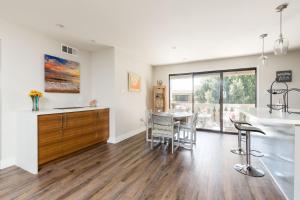 N Miller Rd Unit 230