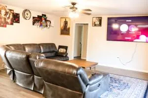 Near highway, in the city, 4tv, fenced playground - Burkburnett
