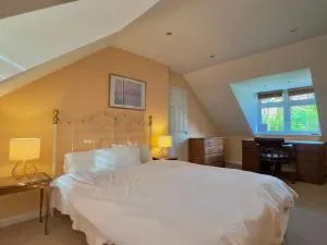 Quiet 1-Bed Flat with Drive Parking and WiFi near Airport - 塞文欧克斯