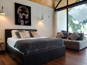 Tree House, Cabaña privada con Jacuzzi y canoa