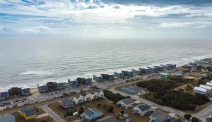 Oceanfront Bliss- Sand and Views at Watchin Waves