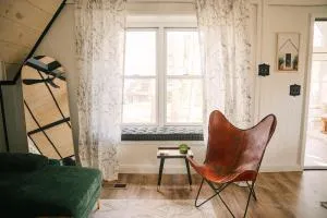 Aframe Lake Hottub, shared pet friendly low fee - Three Rivers