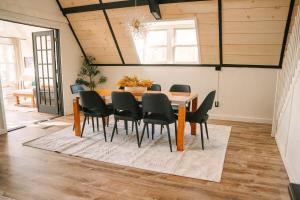 Aframe Lake Hottub, shared pet friendly low fee