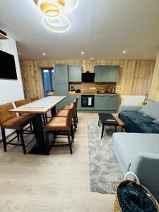 Appartements Appartement Murol neuf calme, centre village, vue Chateau : photos des chambres