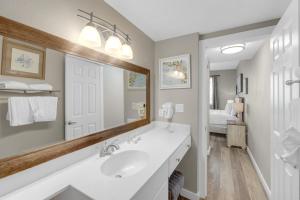 2-Bedroom Beachfront Condo at Shores of Panama! by Dolce Vita Getaways PCB!