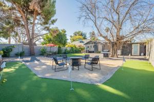 Cheerful PHX Home and Guest House in Central PHX