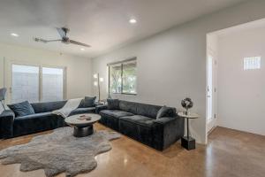 Cheerful PHX Home and Guest House in Central PHX