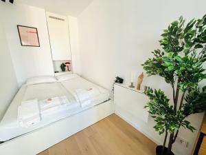 Modern apartment overlooking the skyline & Danube