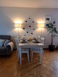 Charming & Bright Apartment with Chimney, Balcony & Workspace near Lake Zurich
