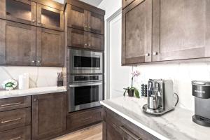 Mountain Getaway Air Hockey E-Bike Ping Pong