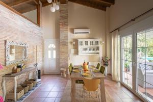 Luxury villa close to beach, mountain and golf!