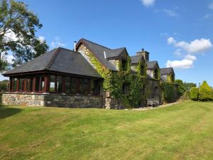 Detached cottage in the hills near Dolgellau