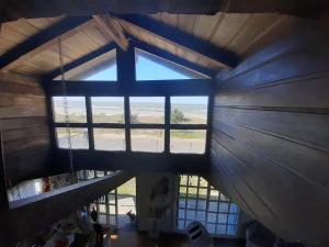 Casa beiramar, vista mar e pinheiros, pé na areia