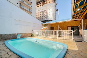 Piscina e mar em único lugar