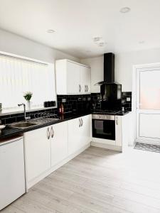 Cozy getaway in heart of warwick